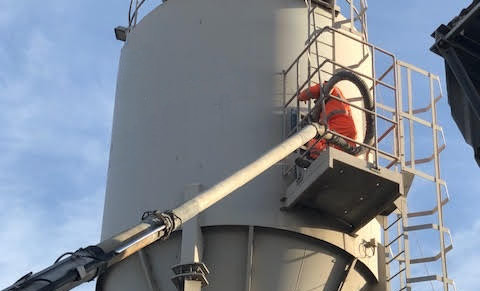 industrial cleaning a vertical silo